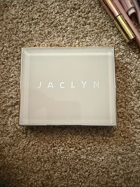 Jaclyn cosmetics the flash highlighter palette barely used